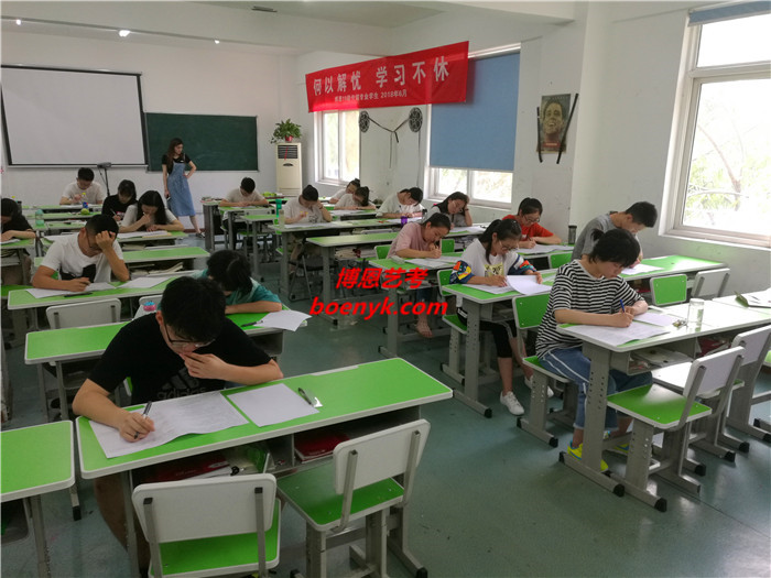 高二學(xué)編導(dǎo)來得及嗎？怎么樣？花多少錢？