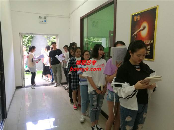 高二學(xué)編導(dǎo)來得及嗎？怎么樣？花多少錢？