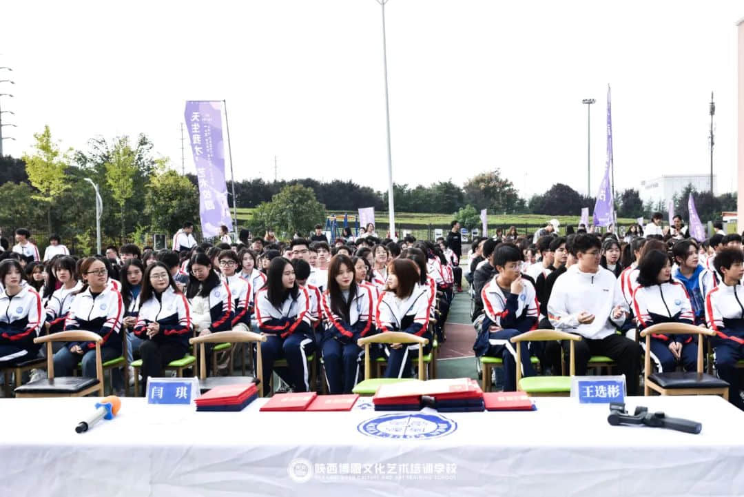熱烈祝賀博恩藝校第六屆校園藝術(shù)節(jié)開幕式暨月考頒獎(jiǎng)大會圓滿成功！
